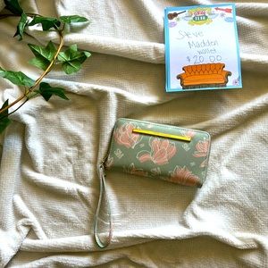 Steve Madden wristlet wallet